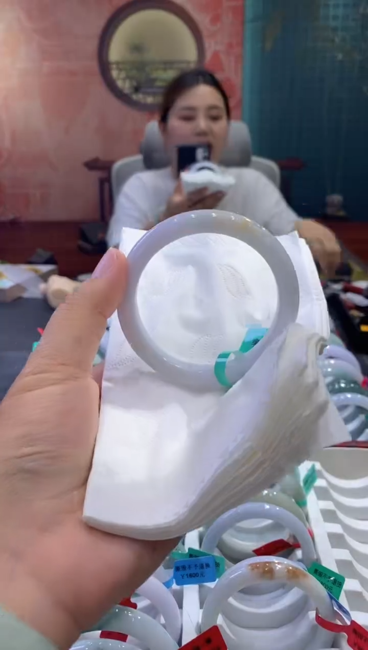 翡翠手镯未镶嵌多人00018979