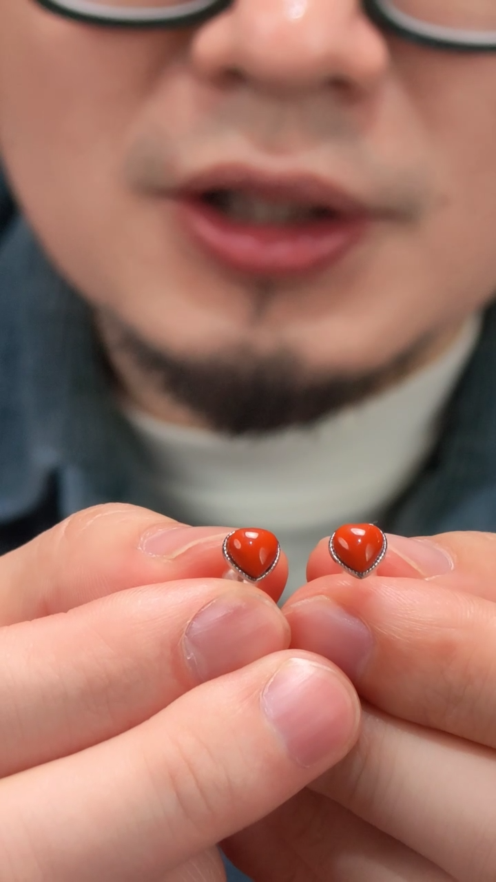 银S925镶嵌耳钉南红玛瑙S925银南红爱心耳钉DN