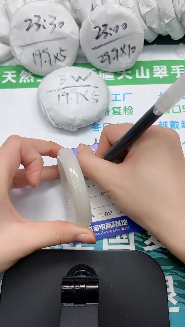 【闪购商品】石英质玉手镯未镶嵌K225-54