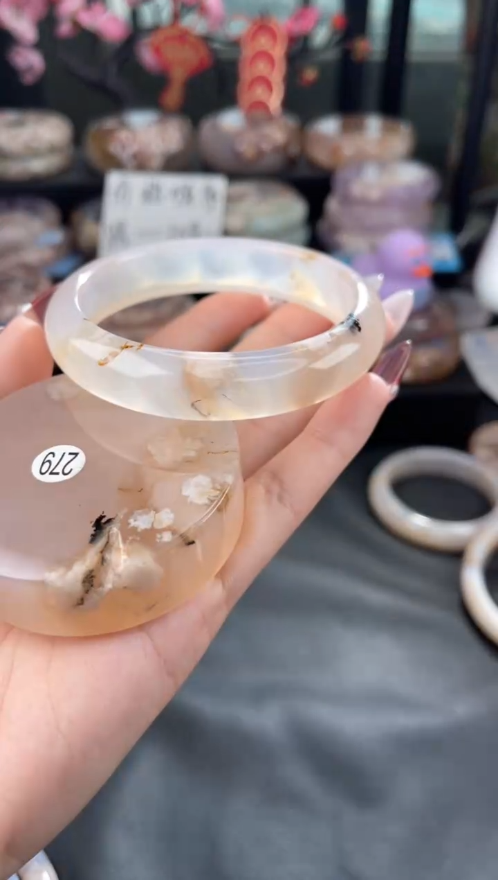 【闪购商品】石英质玉手镯未镶嵌61