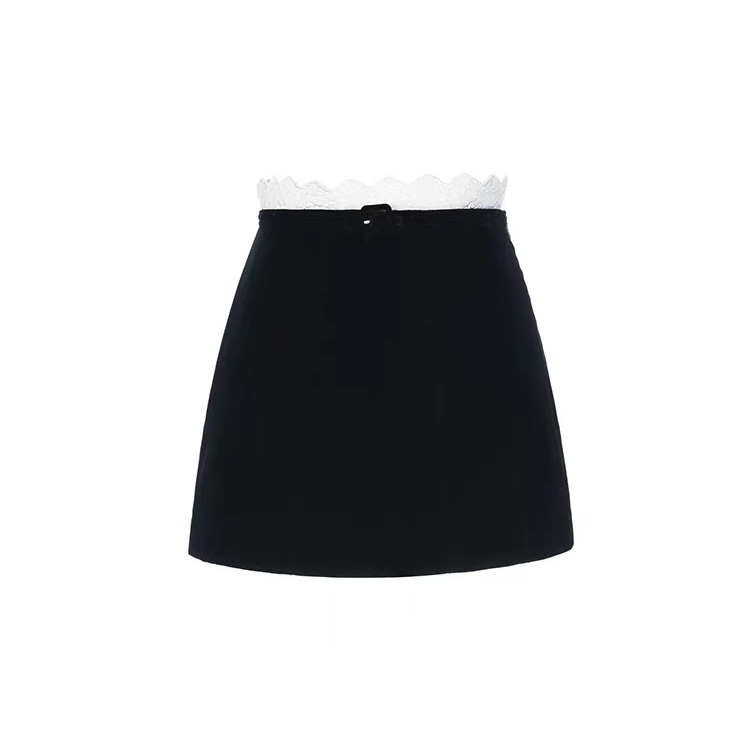LE FAME/拉飞姆2024年冬季宫廷风刺绣花边丝绒短半裙LF24D21SS239
