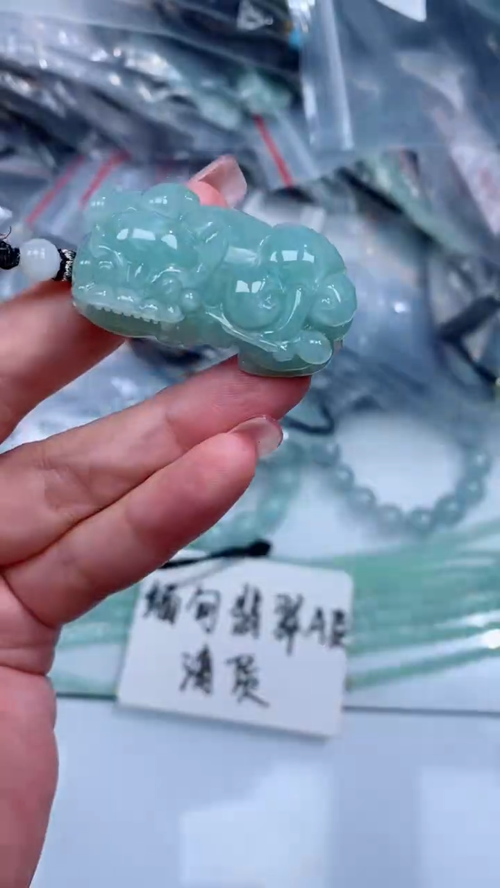 翡翠未镶嵌颈饰吊坠