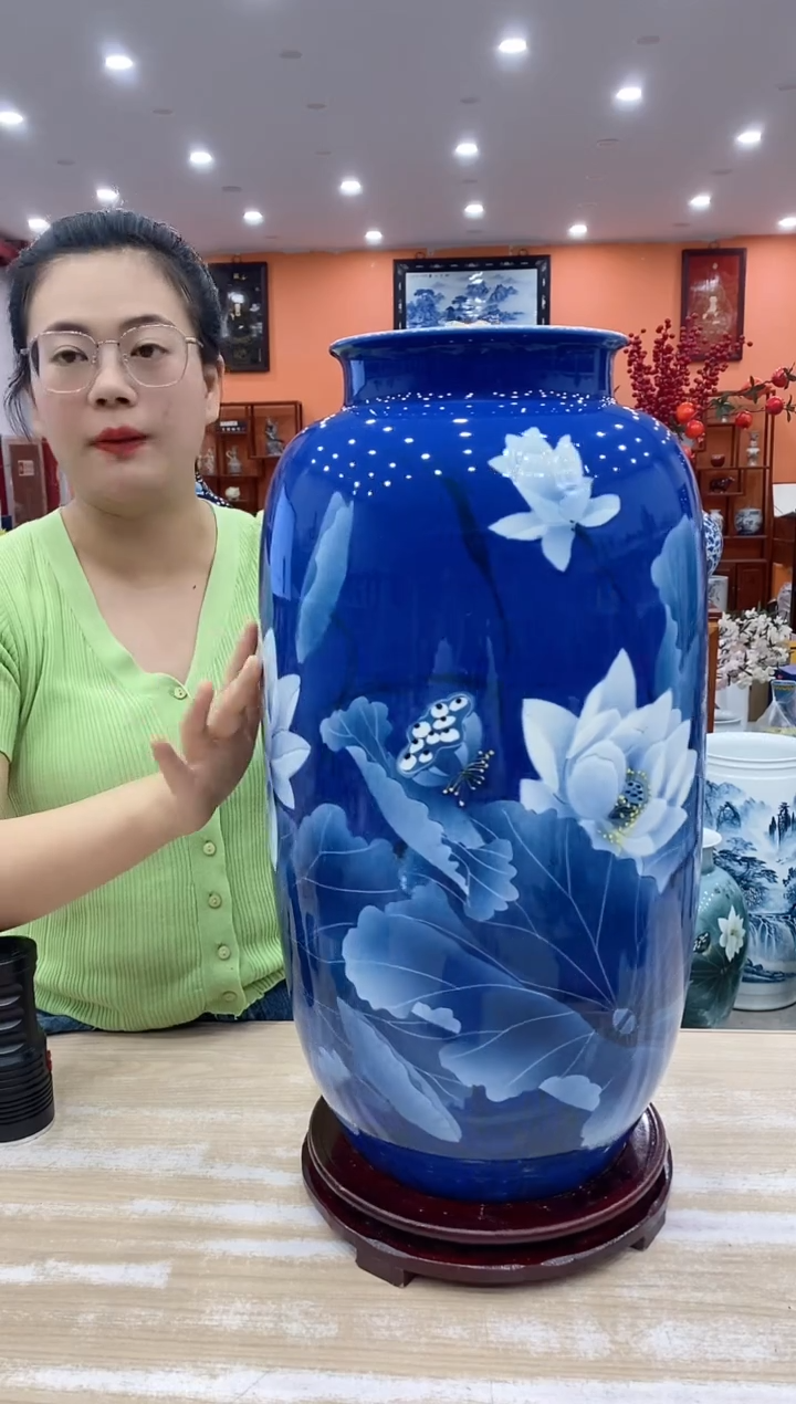 摆件刘宗建《荷塘清香》梦幻蓝大冬瓜瓶+旋转底座