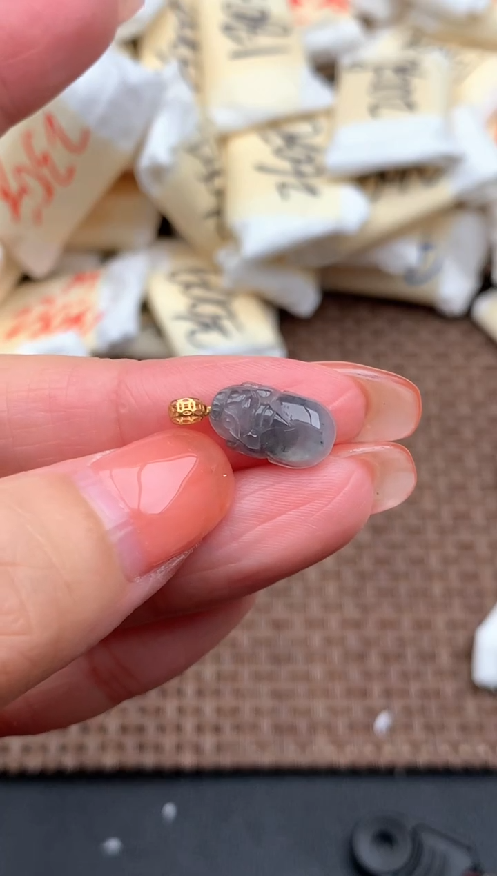 18K金镶嵌挂件翡翠福利