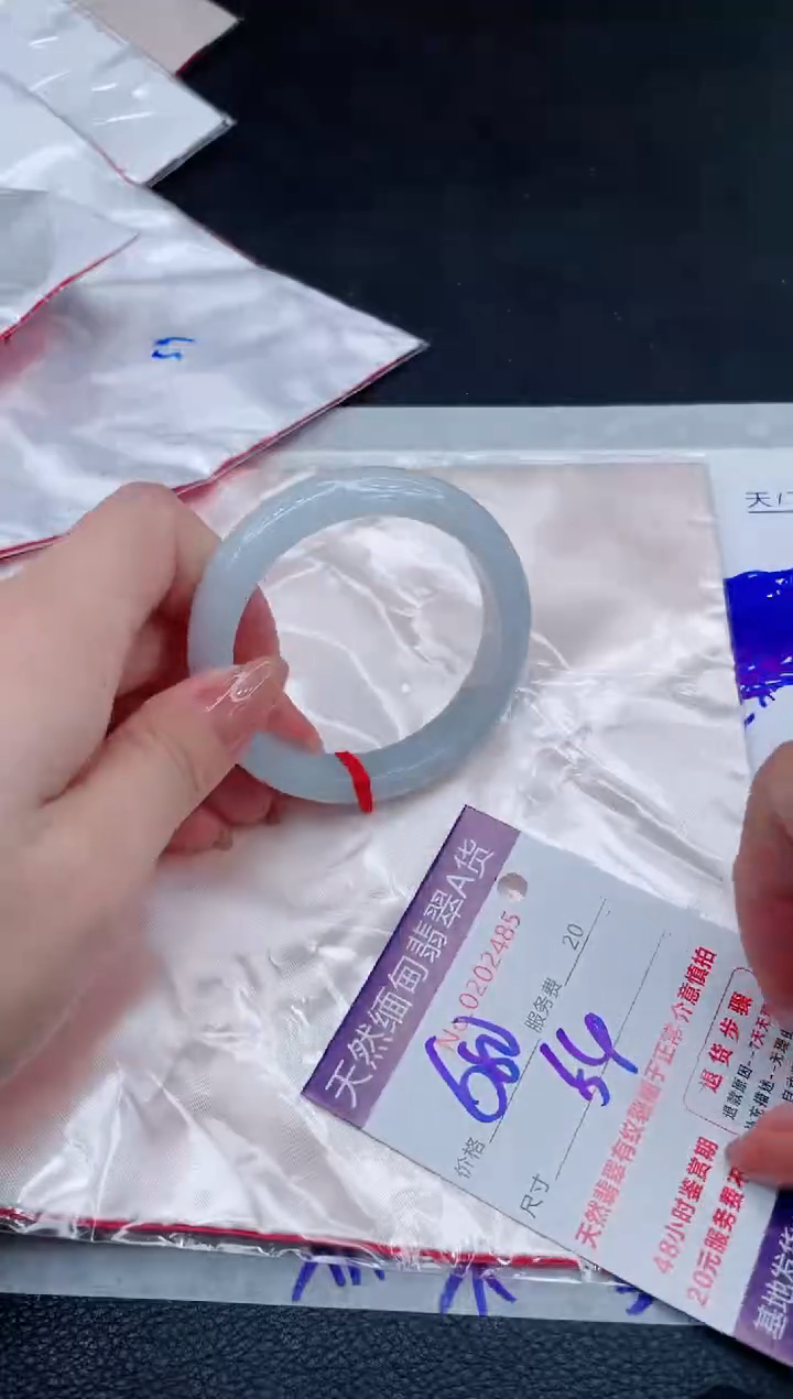 翡翠手镯未镶嵌680.000000