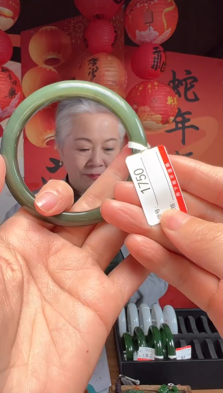 【闪购商品】和田玉手镯未镶嵌56