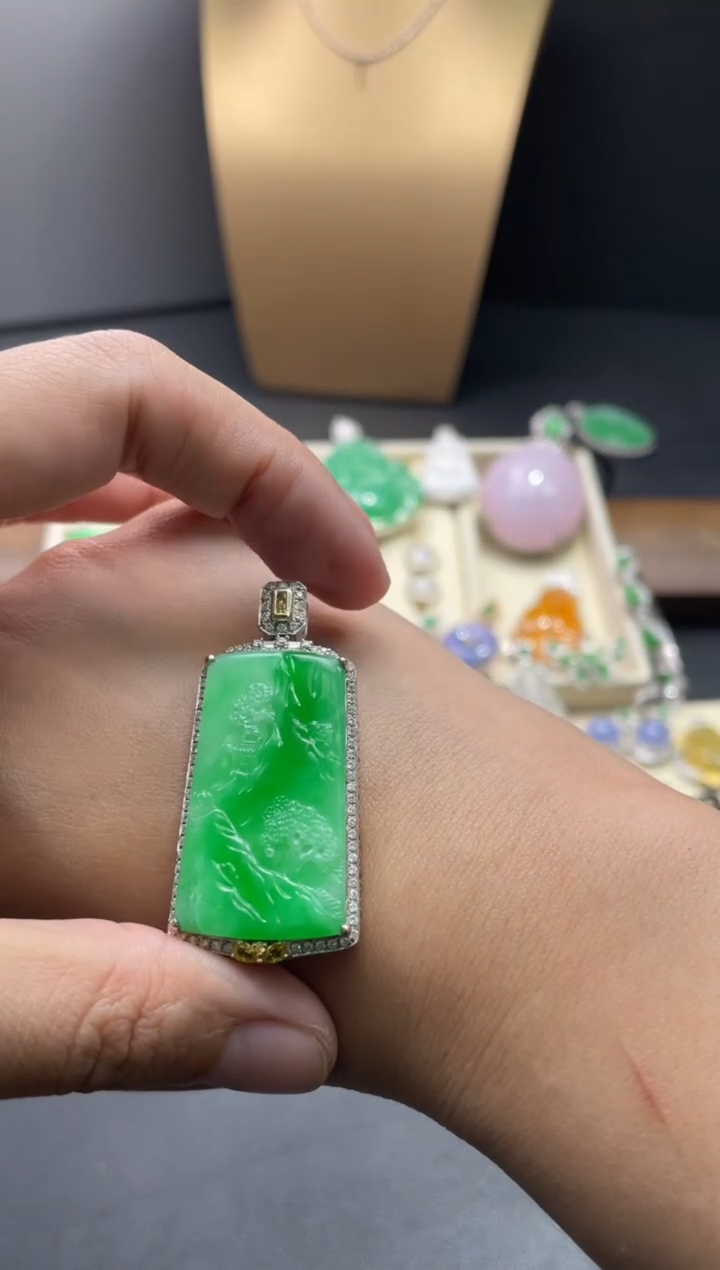 【闪购商品】翡翠颈饰18K金镶嵌45........