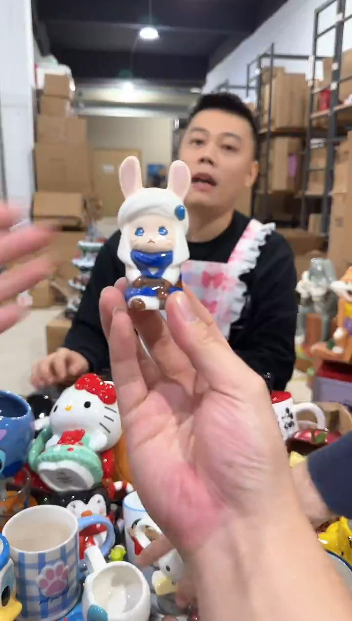 瓷片兔子小摆件 