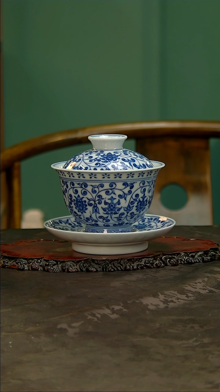 【闪购商品】青花手绘缠枝莲三才盖碗