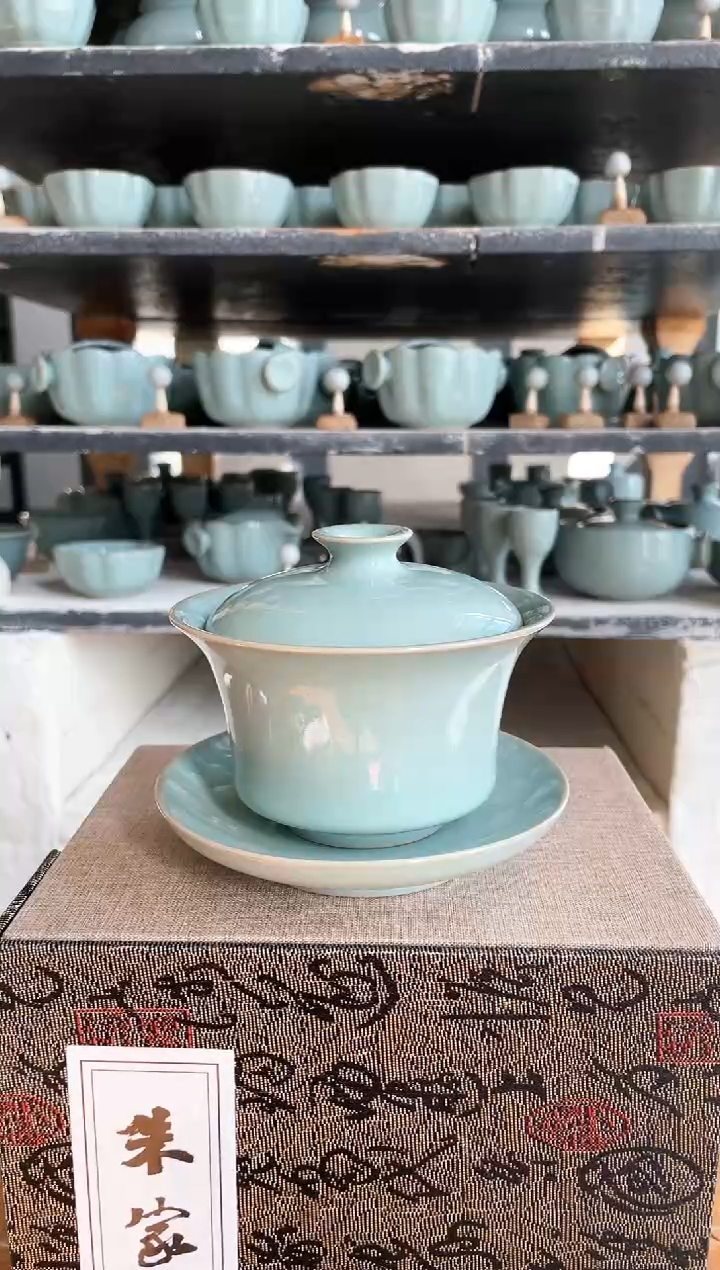 【闪购商品】其他天青釉朱法喜款手拉马蹄盖碗120毫升一级