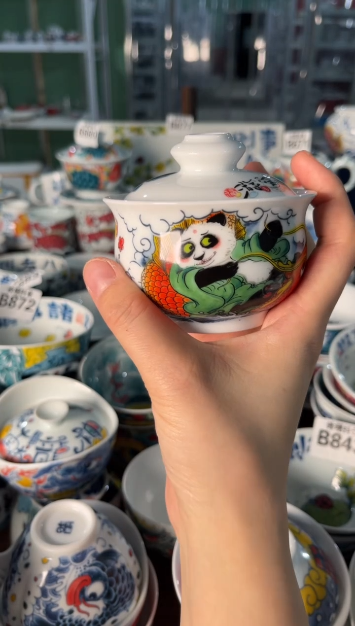 瓷片陶昨明熊猫盖碗（福利价格）