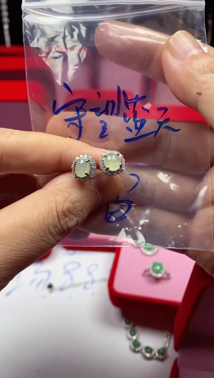 未镶嵌戒指翡翠守**天翡翠戒指