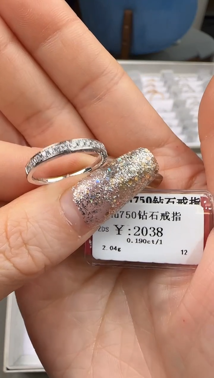 【闪购商品】钻石戒指/指环18K金镶嵌180000