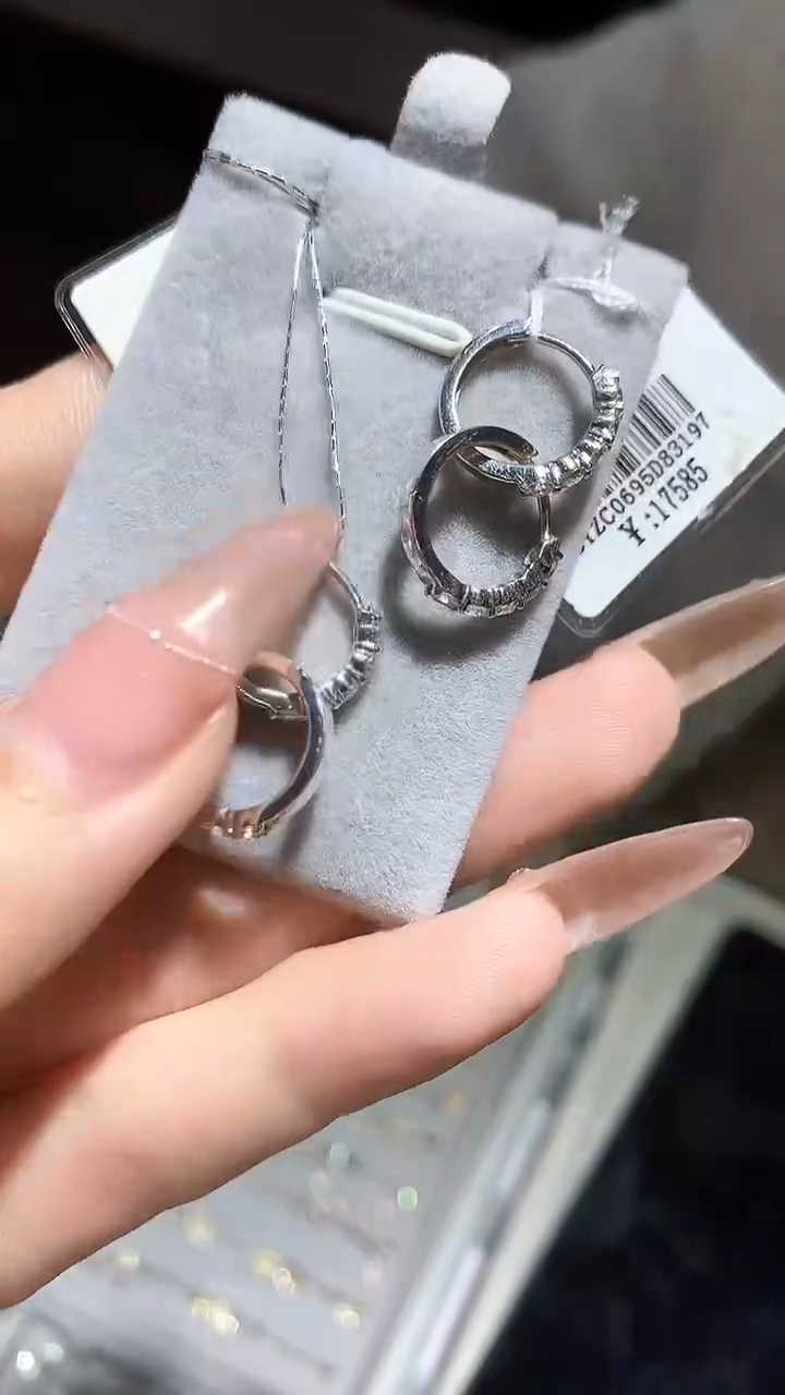 【闪购商品】钻石耳饰18K金镶嵌耳饰多样性发一