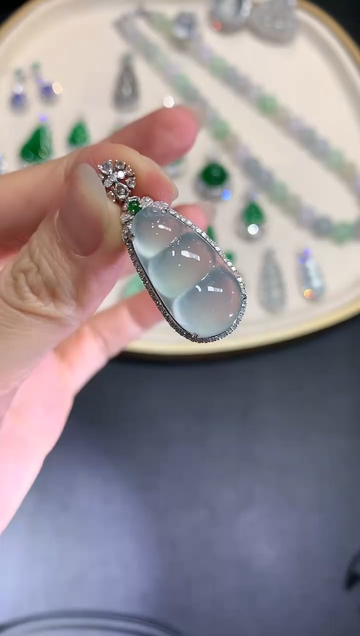【闪购商品】翡翠吊坠(不含链)18K金镶嵌Q186|15000