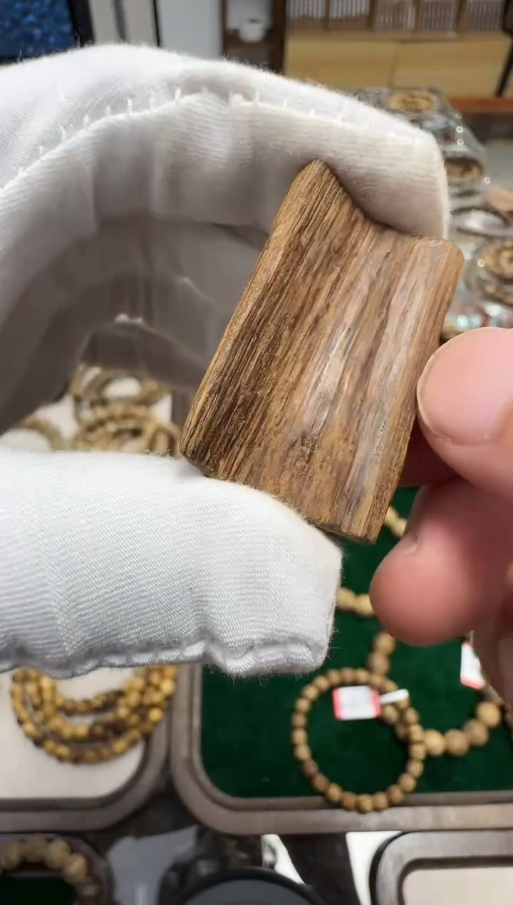 【闪购商品】沉香手把件嘉里曼丹沉水4克牌子多样性发一沉香