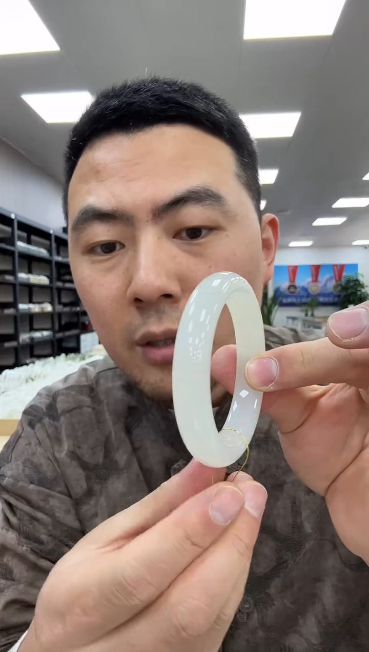 【闪购商品】和田玉手镯未镶嵌55-56  040