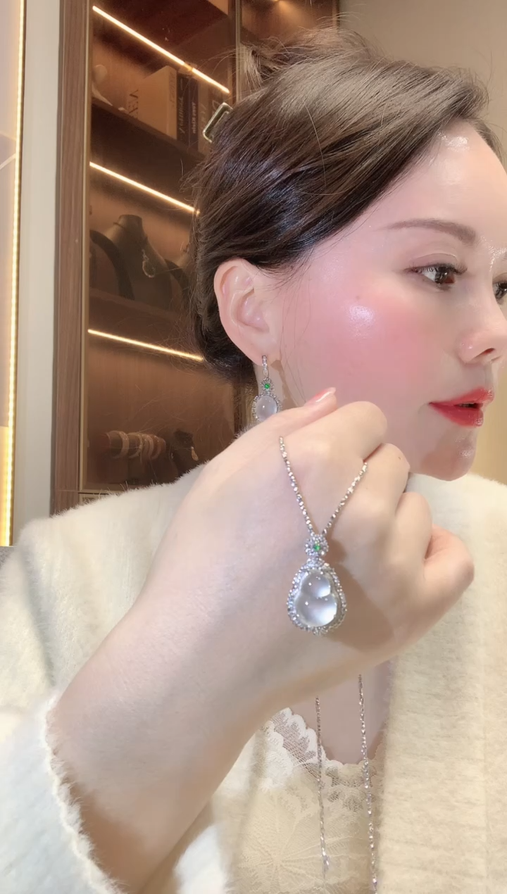 【闪购商品】翡翠吊坠(不含链)18K金镶嵌C119