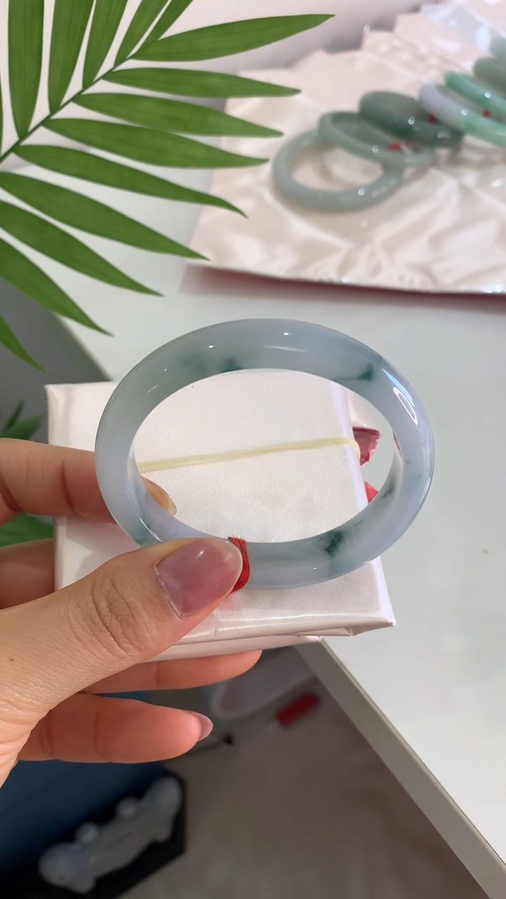 未镶嵌手镯翡翠56.7贵妃冰飘花