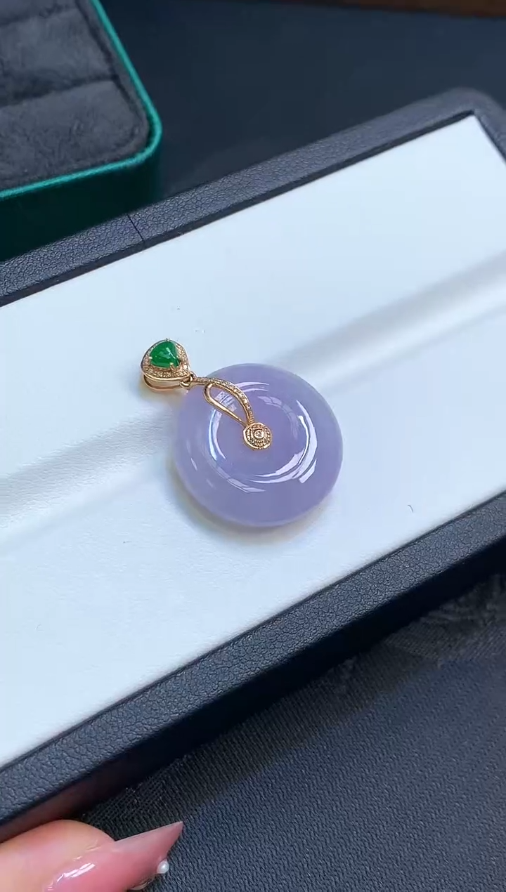 18K金镶嵌挂件翡翠扣子