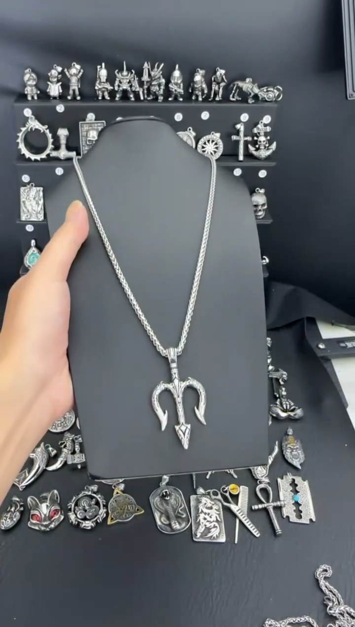 钛钢树脂三叉戟吊坠搭配龙骨项链60CM长