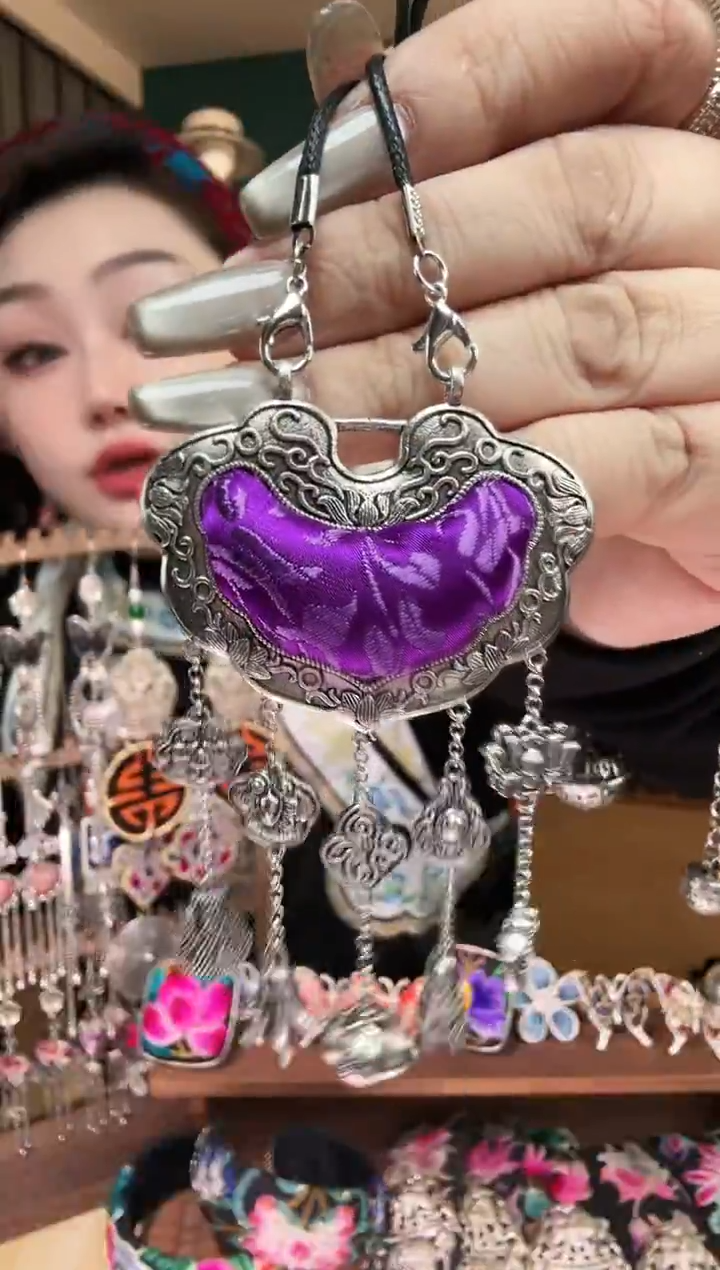 刺绣纯手工民族风刺绣吊坠