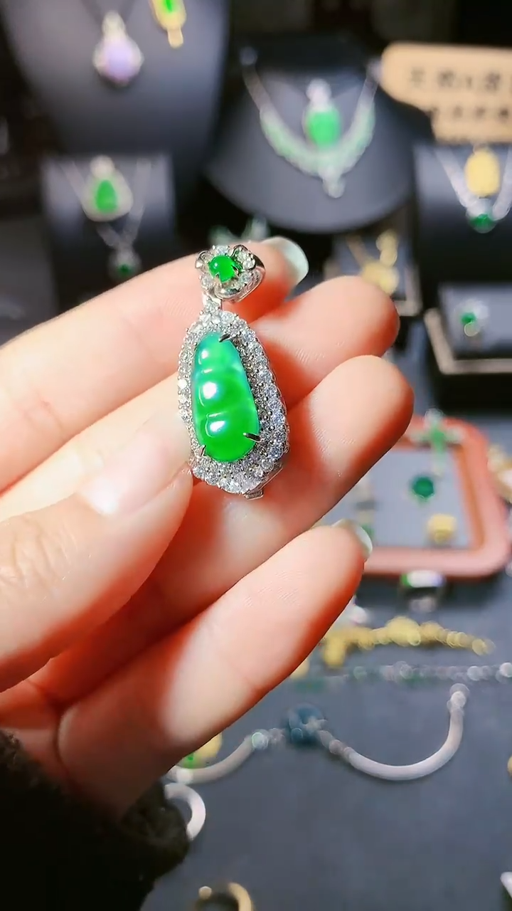 【闪购商品】翡翠吊坠(赠链)银S925镶嵌吊坠