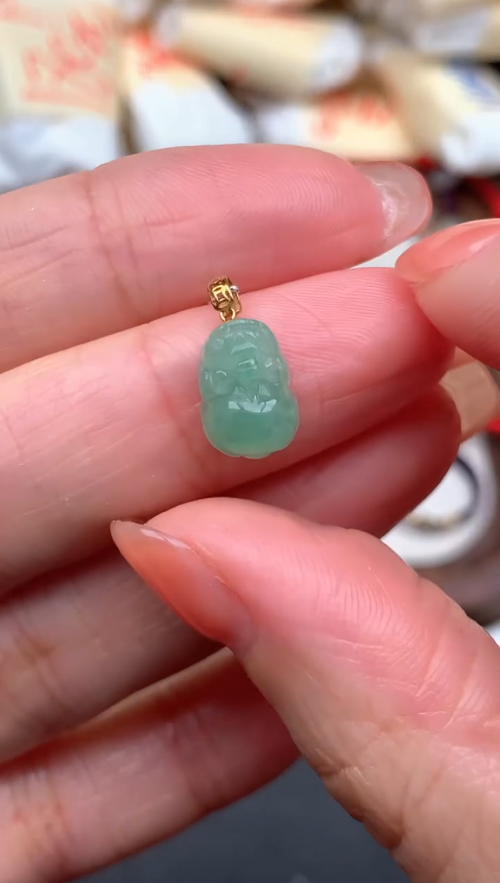 18K金镶嵌挂件翡翠1