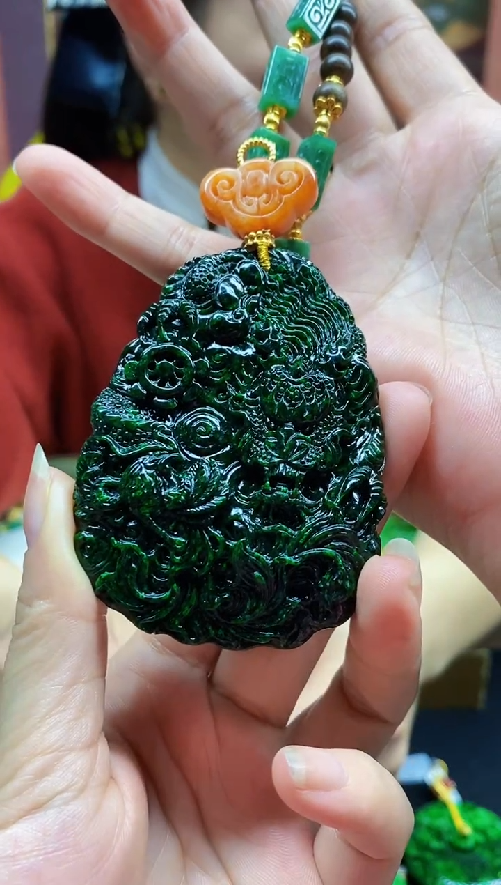 颈饰未镶嵌翡翠吊坠