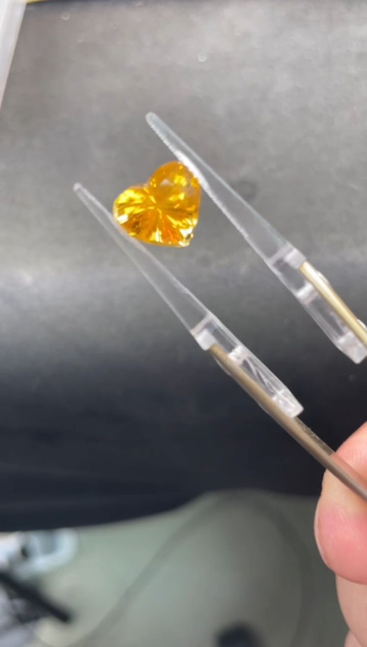 【闪购商品】蓝宝石裸石未镶嵌5克拉心形黄色蓝宝石