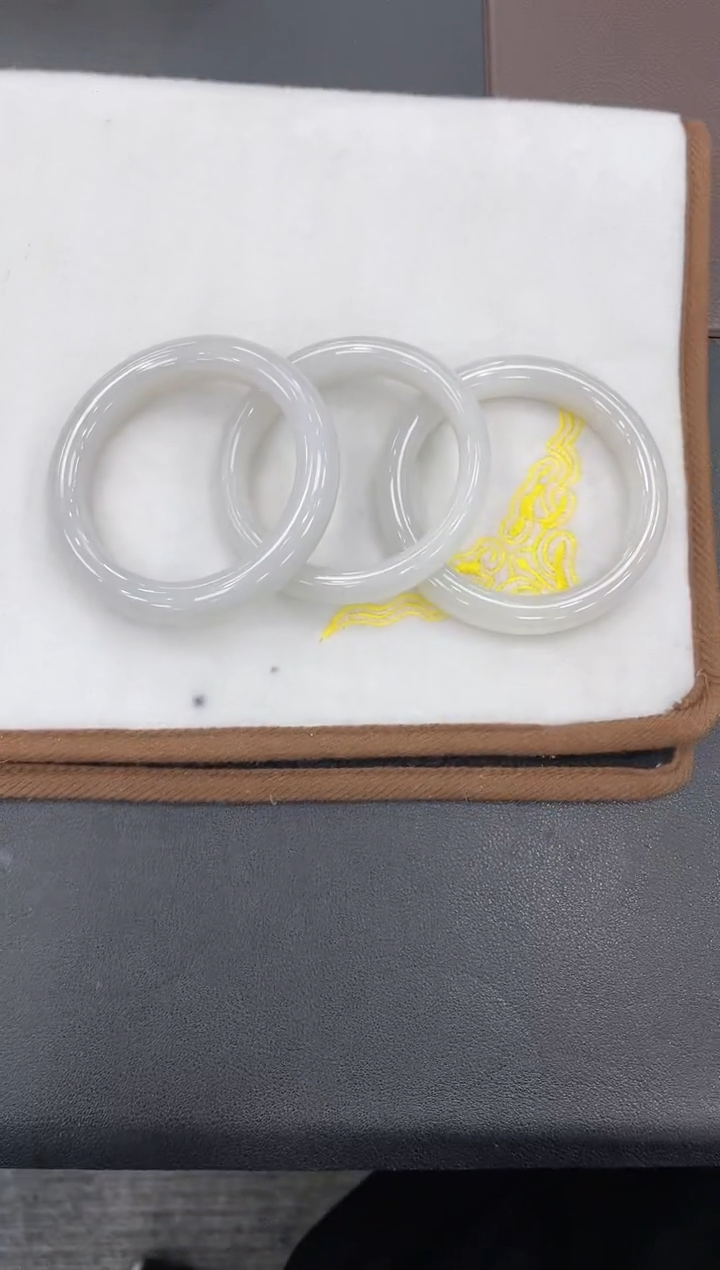 【闪购商品】和田玉手镯未镶嵌多样性拍一发一50-60