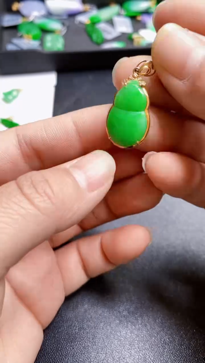 【闪购商品】翡翠颈饰18K金镶嵌葫芦