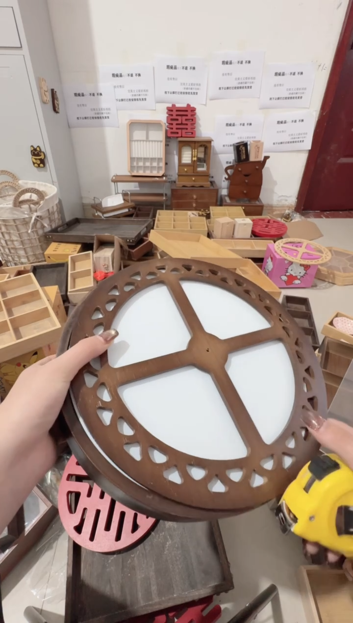 镂鹿胡桃色四宫格干果盒亚克力盖子