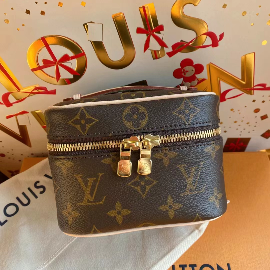 99新 LouisVuitton/路易威登 思思/化妆包/三款