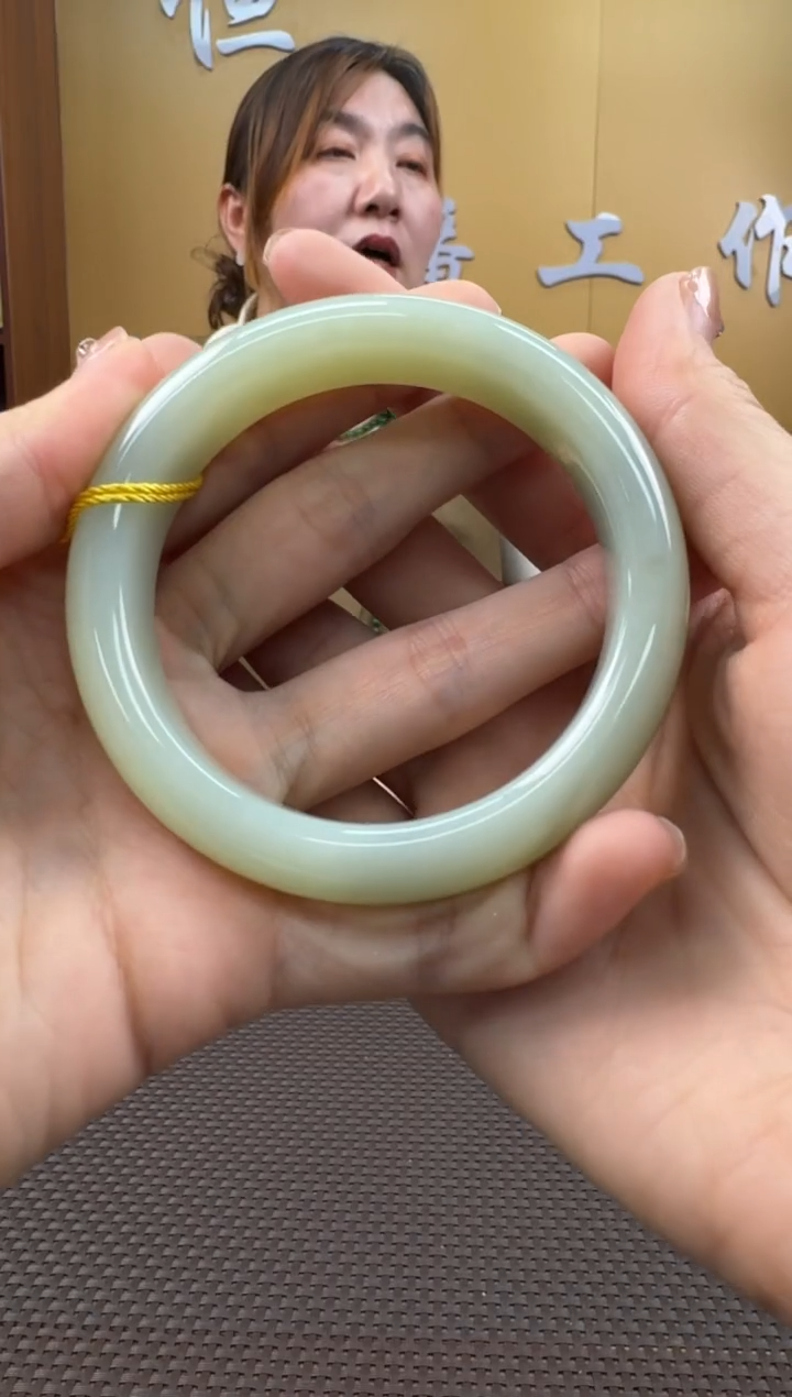 【闪购商品】和田玉手镯未镶嵌59