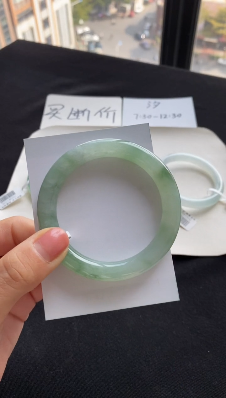 【闪购商品】翡翠手镯（圆镯）未镶嵌52圆条--不退不换