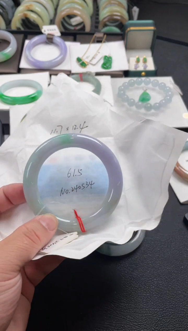 【闪购商品】翡翠手镯未镶嵌61.5圆条 有纹