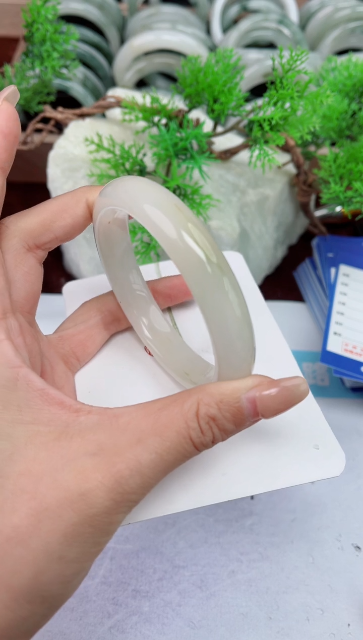 【闪购商品】石英质玉手镯未镶嵌97