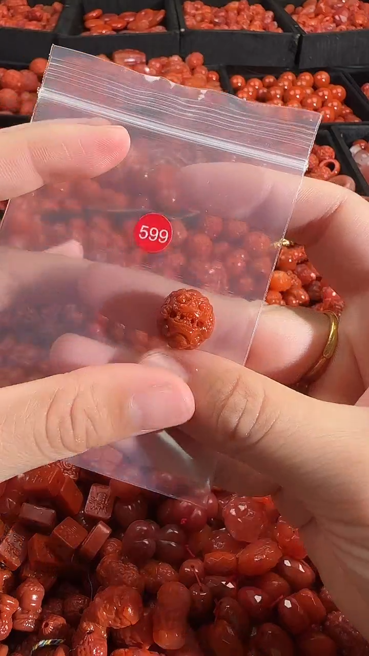 颈饰未镶嵌南红玛瑙1