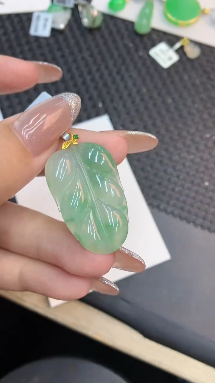 颈饰18K金镶嵌翡翠1