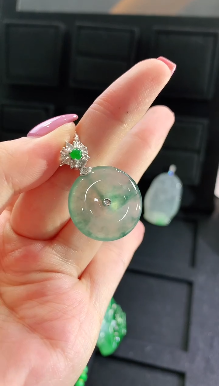 【闪购商品】翡翠吊坠(不含链)18K金镶嵌吊坠