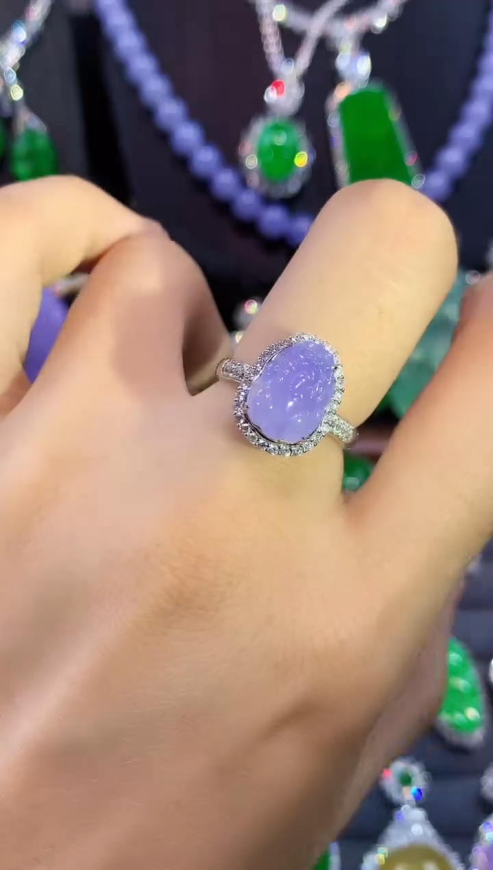 18K金镶嵌戒指翡翠戒指