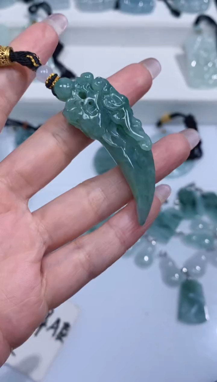 颈饰未镶嵌翡翠吊坠