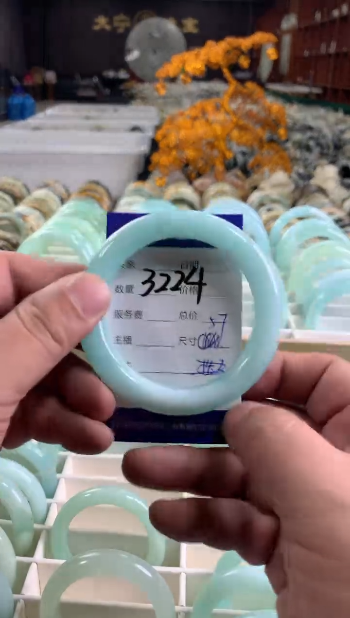 【闪购商品】蛇纹石玉手镯未镶嵌3224