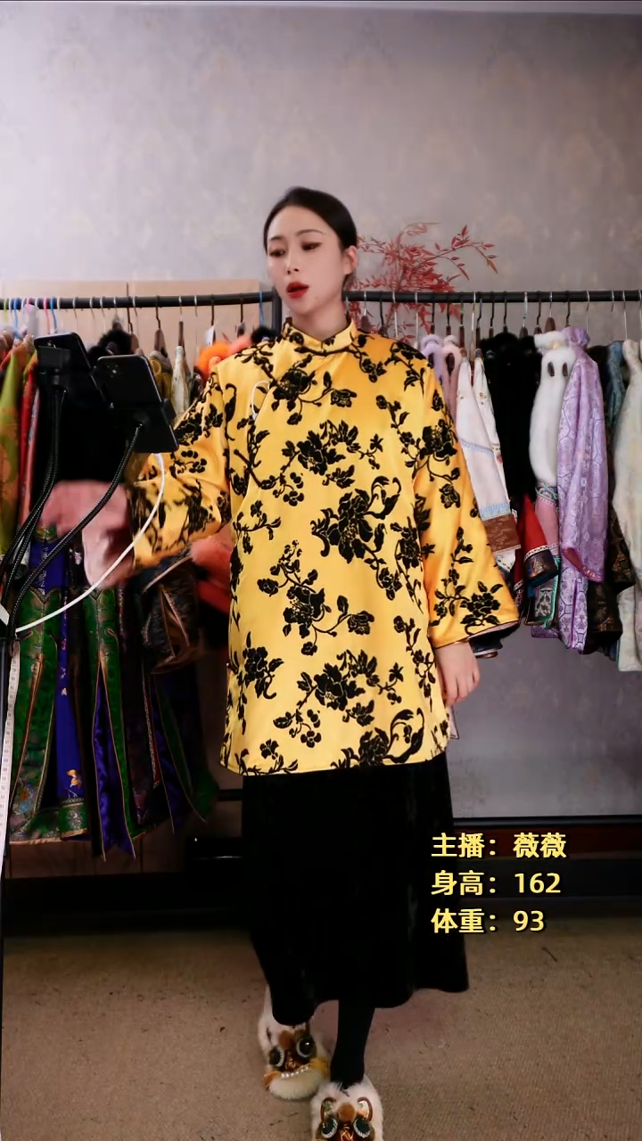 漳绒棉服黄色      