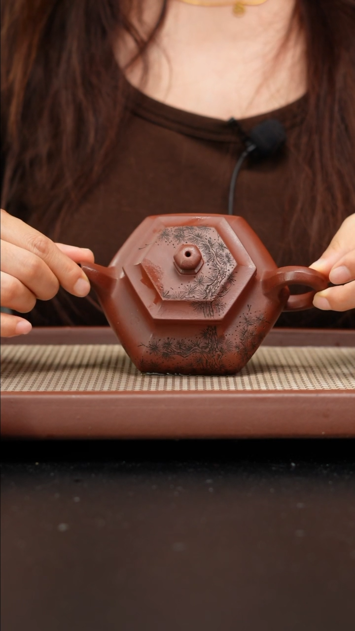 【闪购商品】紫砂茶壶红皮龙六方大彬刻绘松230cc