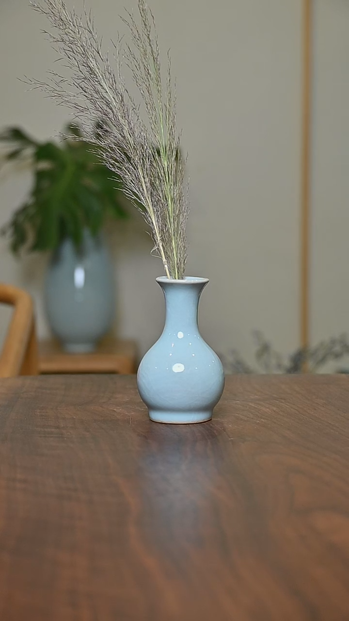 天青釉 小鹅颈瓶 微瑕 朱家汝窑款 高9cm