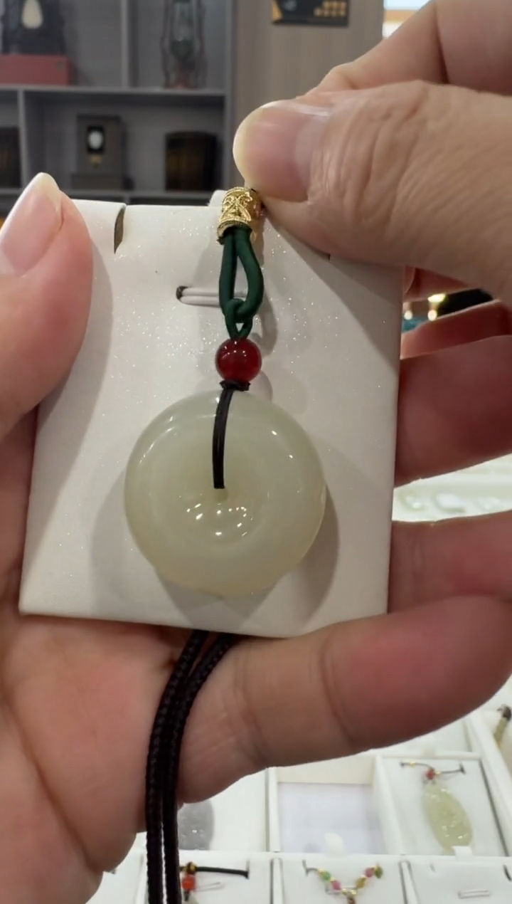 【闪购商品】和田玉吊坠未镶嵌平安扣配绳