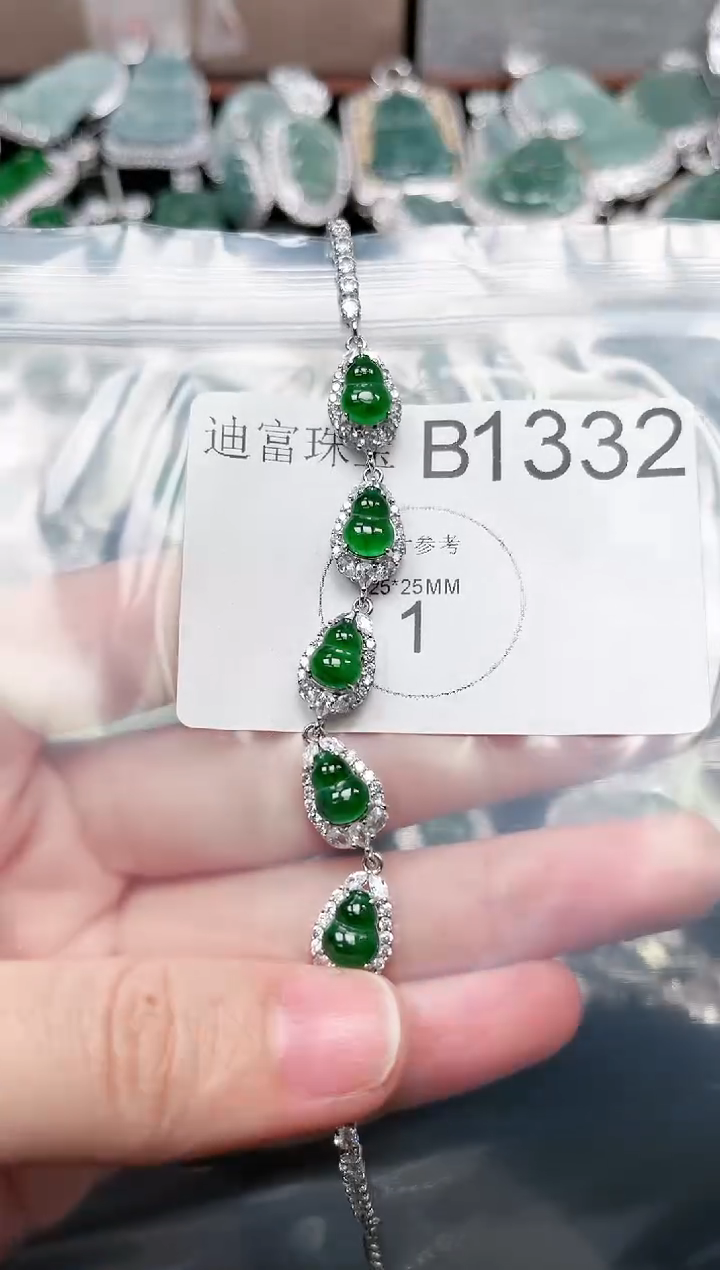 【闪购商品】翡翠颈饰未镶嵌赠皮绳1332