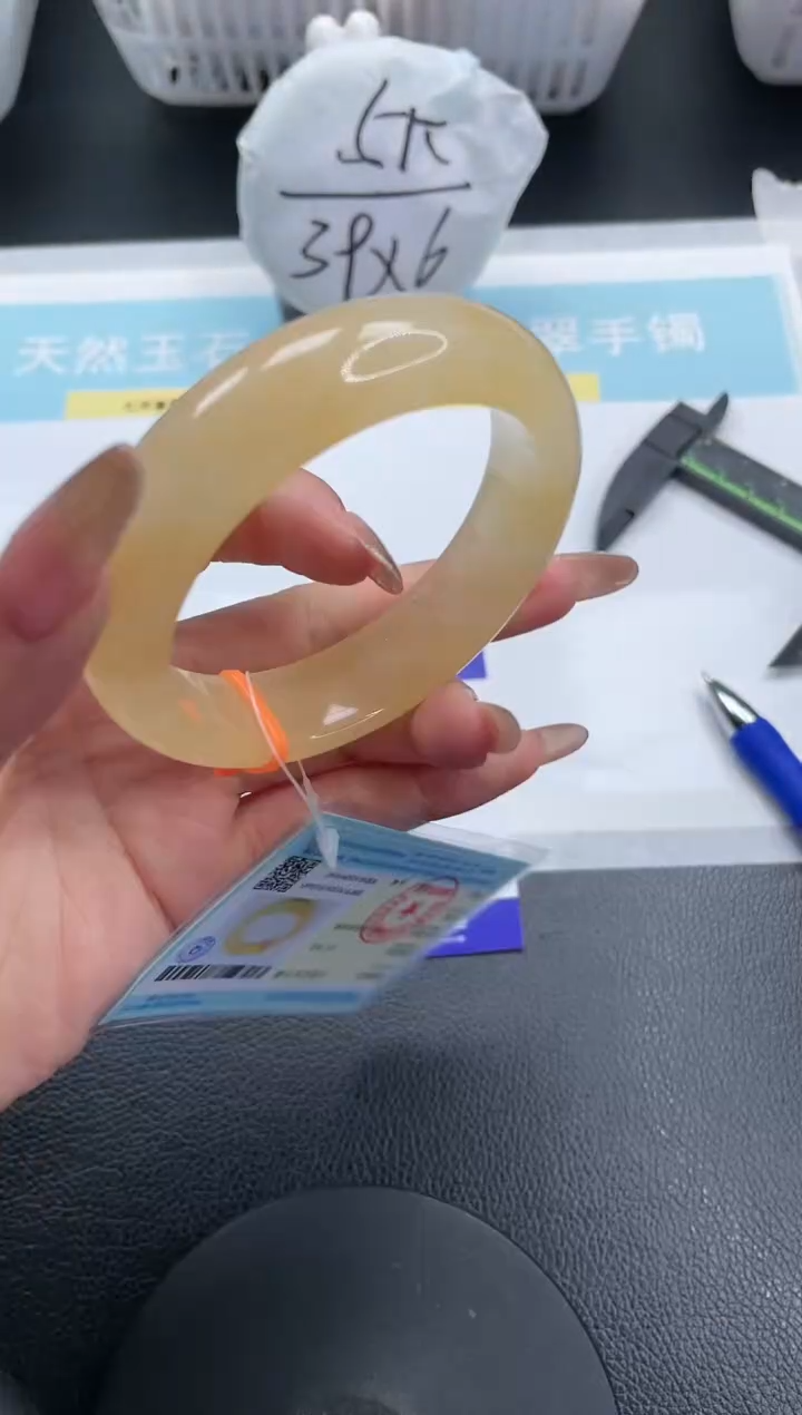 【闪购商品】石英质玉手镯未镶嵌18S29-58